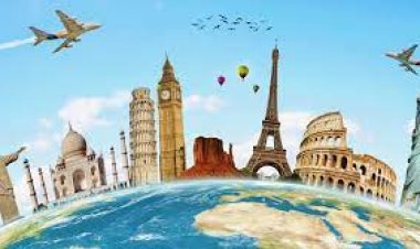 8 Travel essentials everyone should carry while traveling