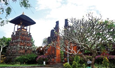 Pura Rambut Siwi, Bali - Wanderela