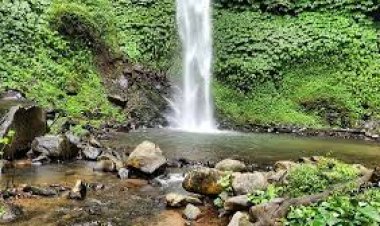Blahmantung Waterfall, Bali - Wanderela