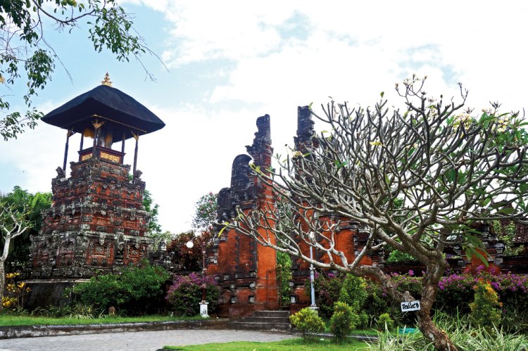 Pura Rambut Siwi, Bali - Wanderela