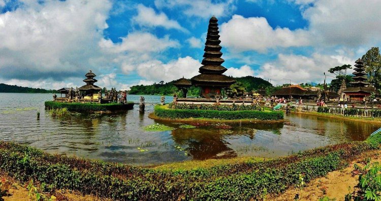 Lake Beratan, Bali - Wanderela
