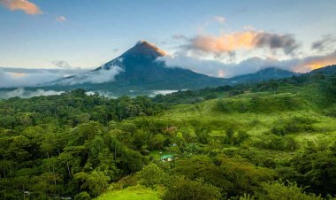 Costa Rica: Embrace Nature's Bounty in the Land of Pura Vida