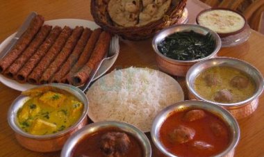 Savor the Flavors of Srinagar: What to Eat in the Paradise of Kashmir