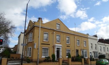 Affordable Comfort: Budget-Friendly Hotels in Lansdowne for a Memorable Stay